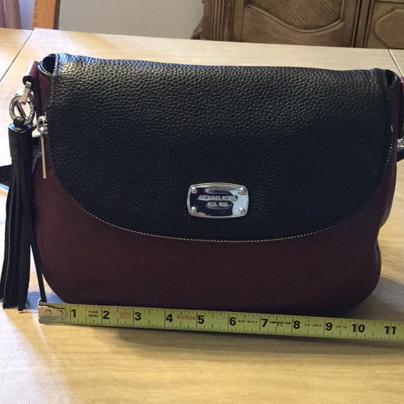 NEW, MICHAEL KORS Convertible Shoulder Bag. - Picture 7 of 8